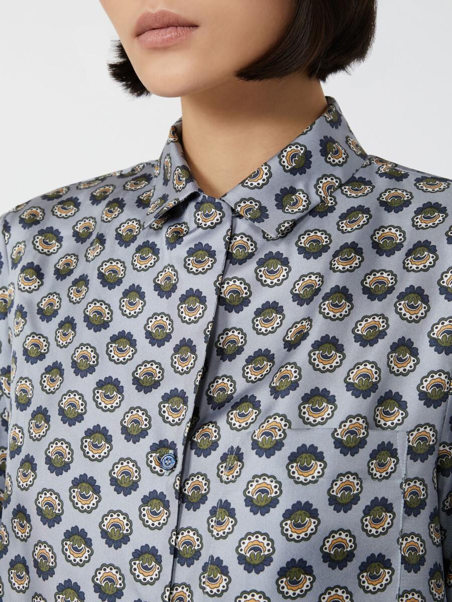 chemise de pyjama en soie imprimée - bleu clair